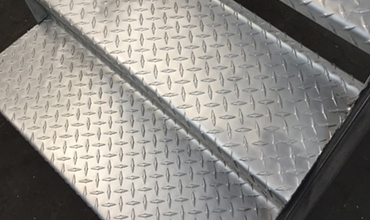 ESCALIER D’ALUMINIUM