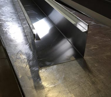 TRAVAUX SUR MESURE D’ACIER INOXYDABLE