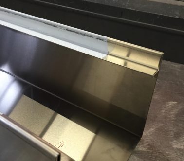 TRAVAUX SUR MESURE D’ACIER INOXYDABLE